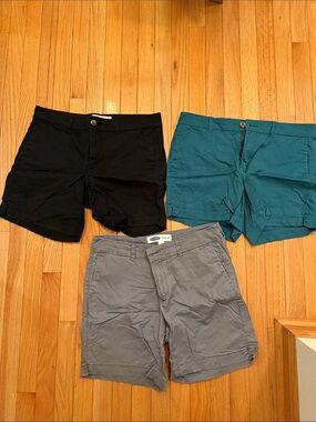 Old Navy women’s everyday short- Black, Teal, Gray